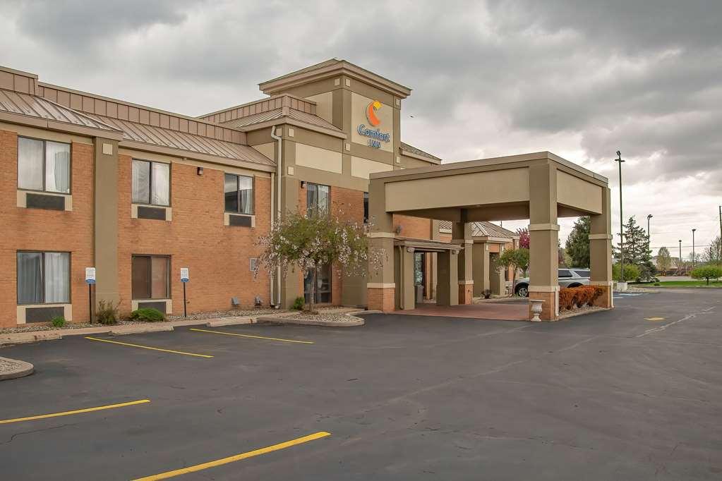 Comfort Inn Huntington Near University Exteriör bild