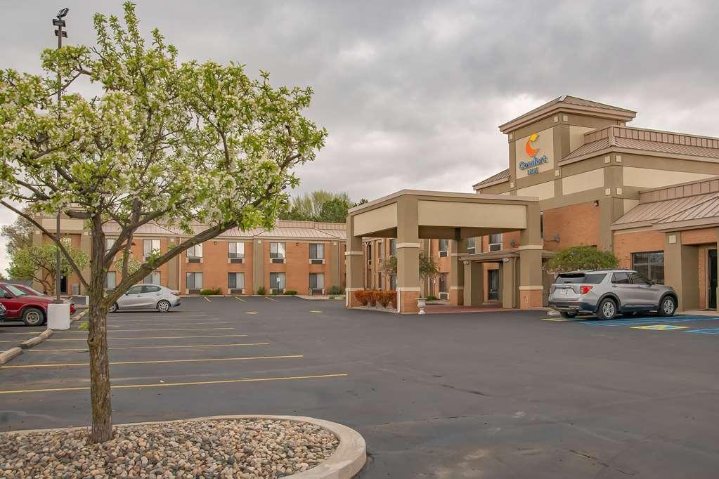Comfort Inn Huntington Near University Exteriör bild