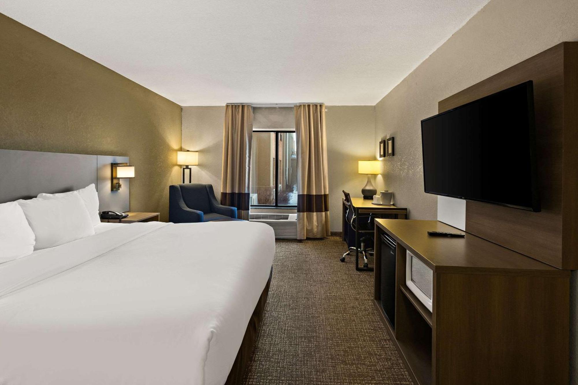 Comfort Inn Huntington Near University Exteriör bild