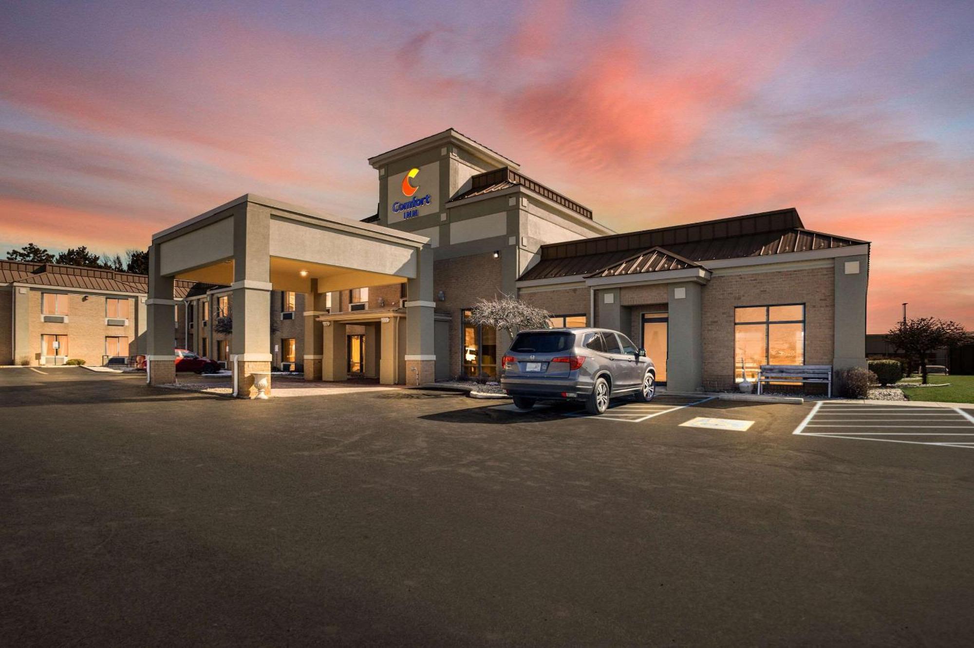 Comfort Inn Huntington Near University Exteriör bild