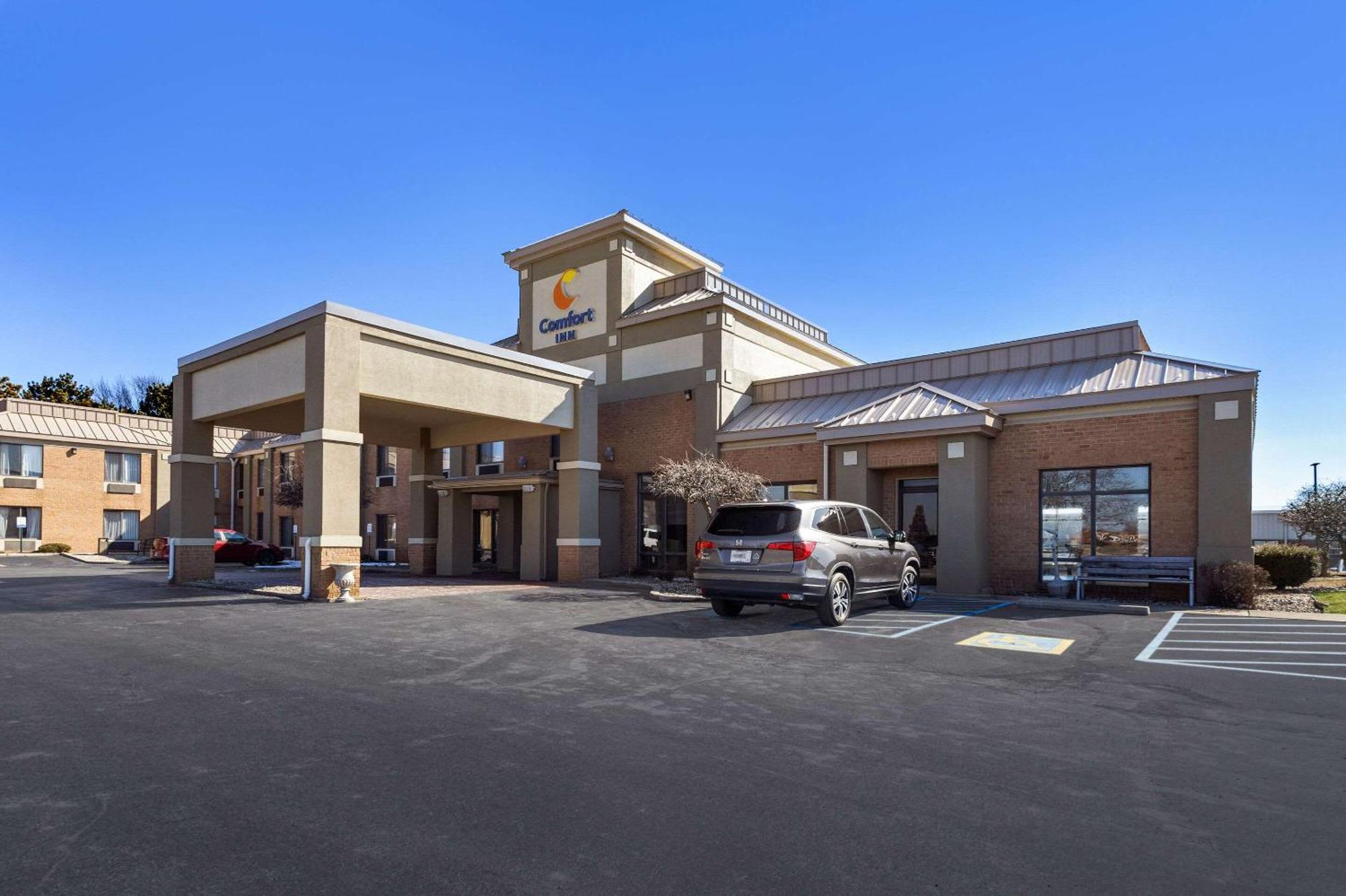 Comfort Inn Huntington Near University Exteriör bild