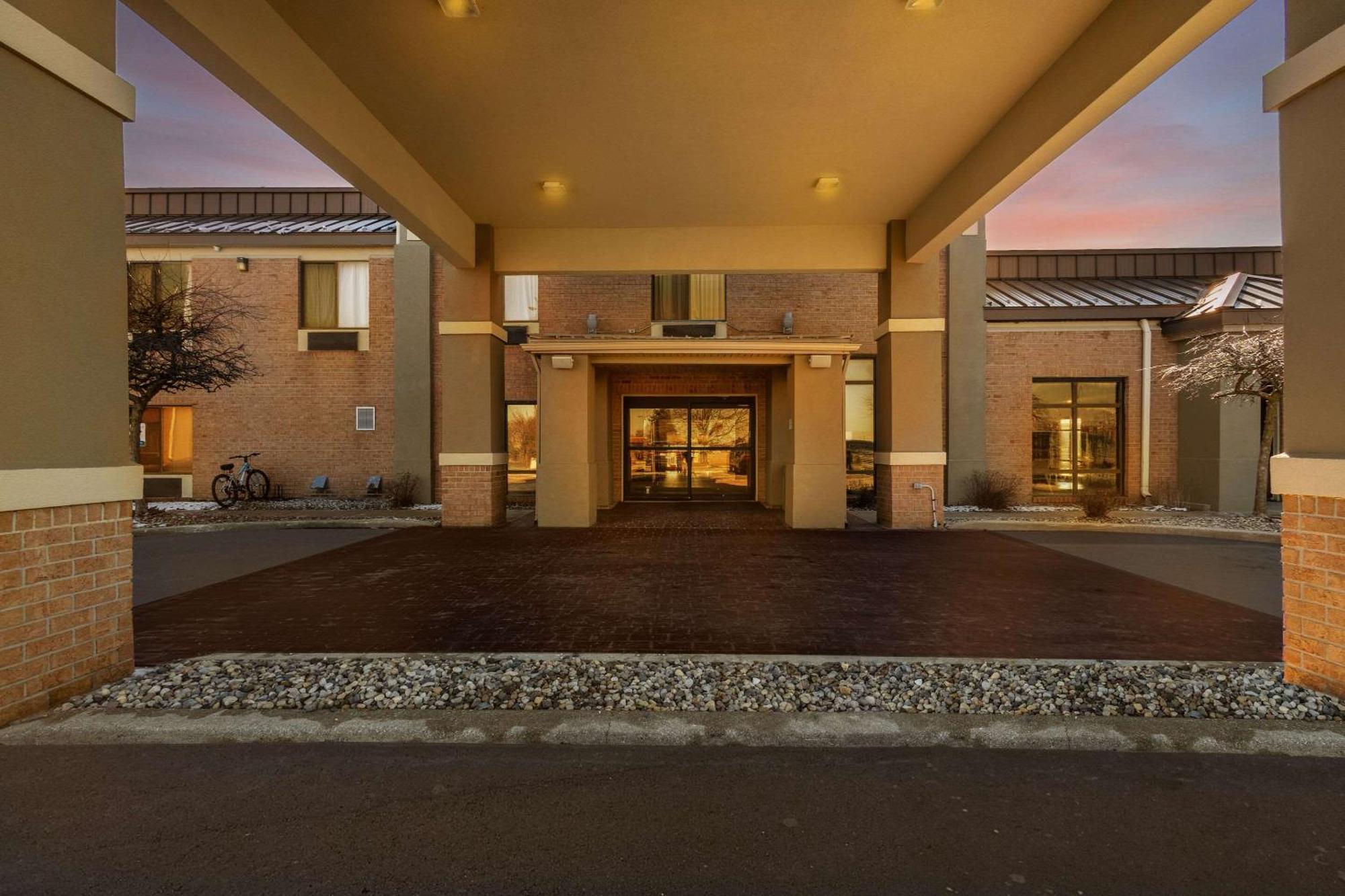 Comfort Inn Huntington Near University Exteriör bild