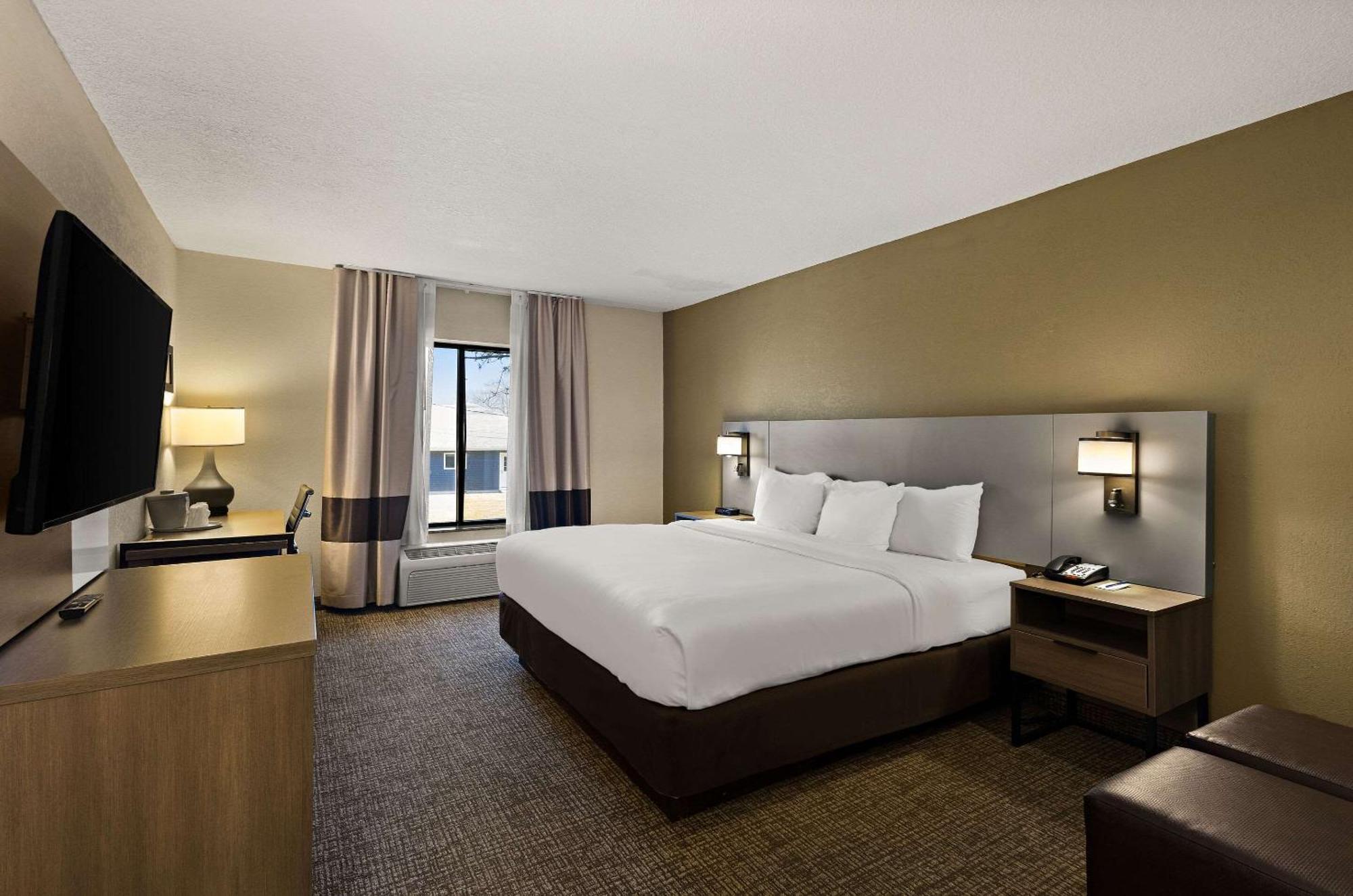 Comfort Inn Huntington Near University Exteriör bild