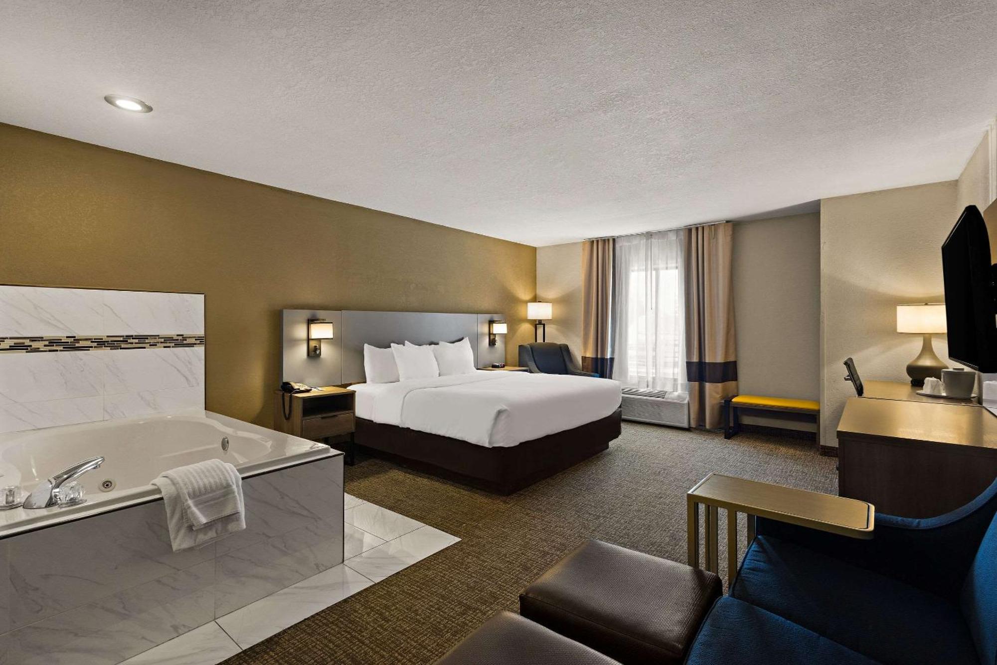 Comfort Inn Huntington Near University Exteriör bild